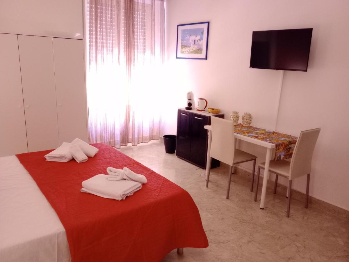 La Valigia Sul Letto Bed & Breakfast คาตาเนีย ภายนอก รูปภาพ