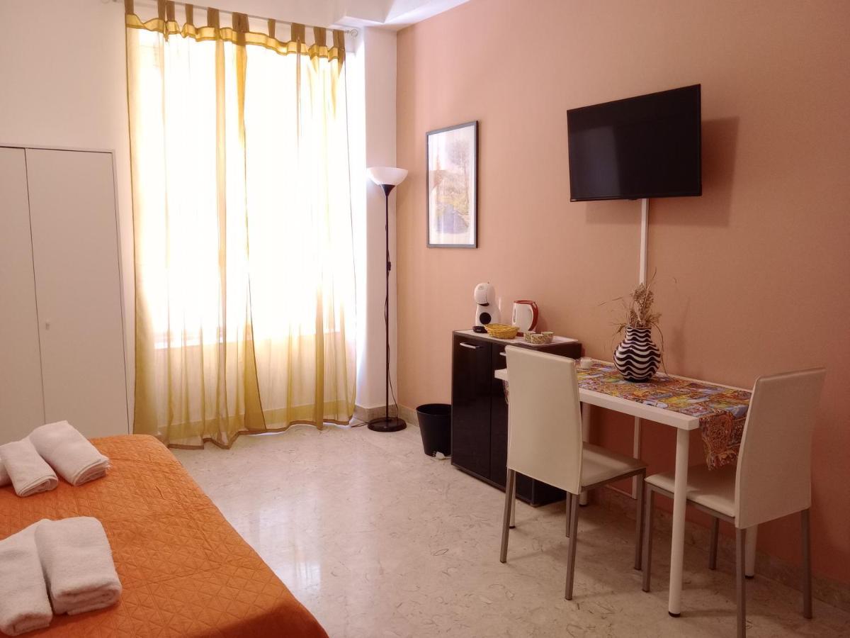 La Valigia Sul Letto Bed & Breakfast คาตาเนีย ภายนอก รูปภาพ