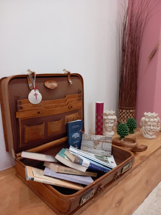La Valigia Sul Letto Bed & Breakfast คาตาเนีย ภายนอก รูปภาพ