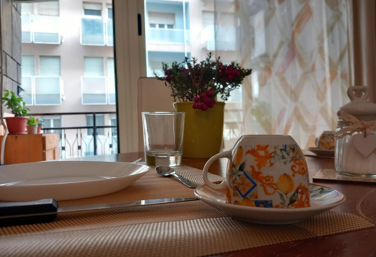 La Valigia Sul Letto Bed & Breakfast คาตาเนีย ภายนอก รูปภาพ