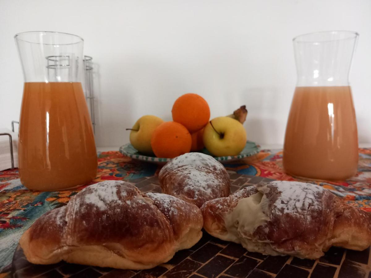 La Valigia Sul Letto Bed & Breakfast คาตาเนีย ภายนอก รูปภาพ