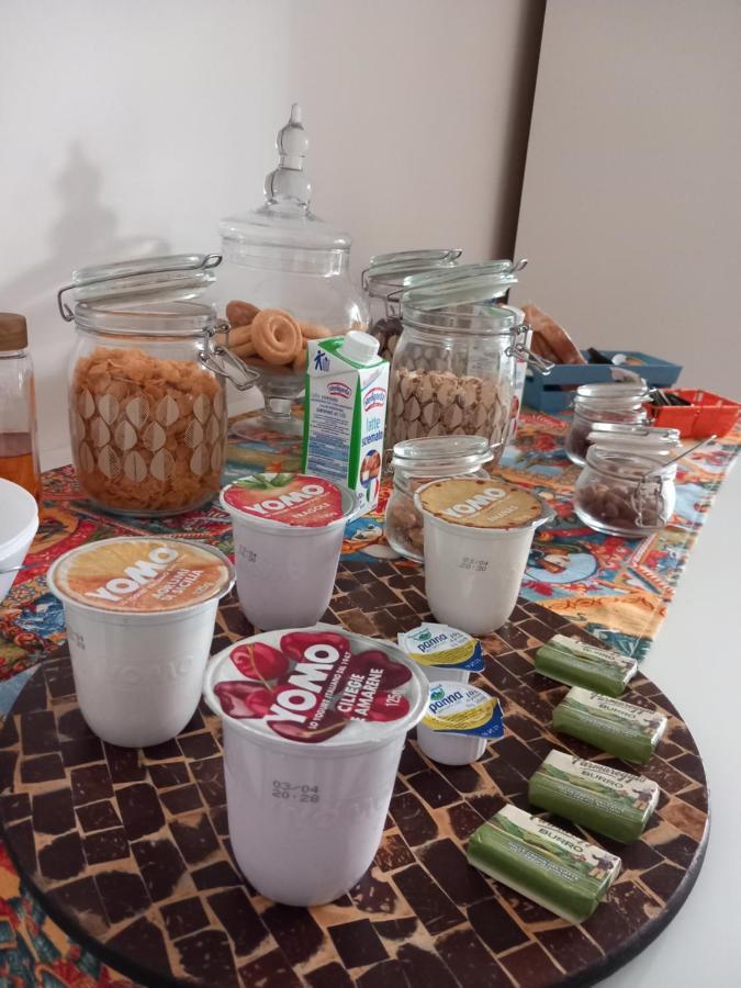 La Valigia Sul Letto Bed & Breakfast คาตาเนีย ภายนอก รูปภาพ