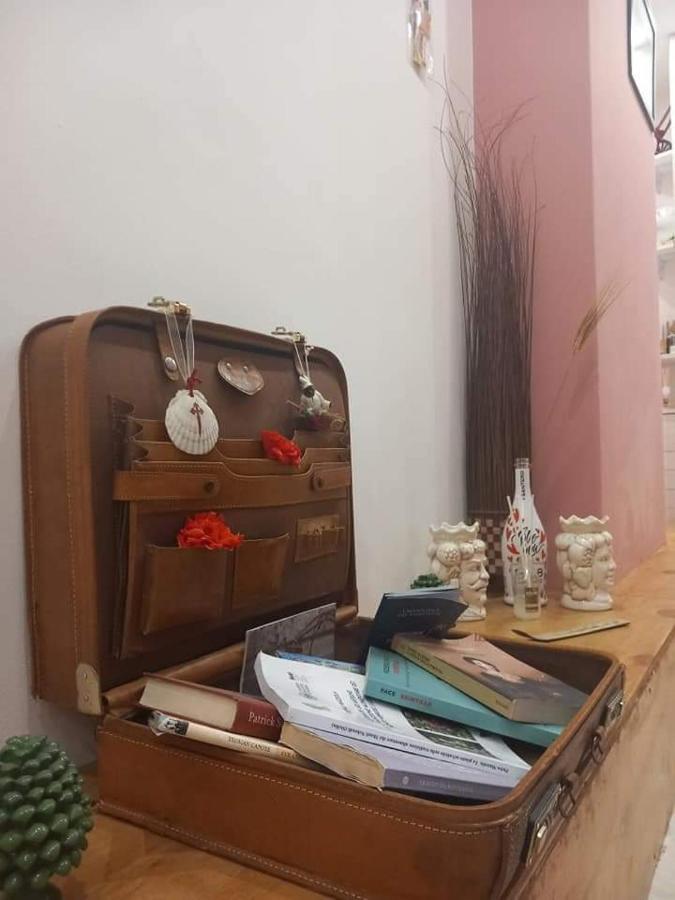 La Valigia Sul Letto Bed & Breakfast คาตาเนีย ภายนอก รูปภาพ